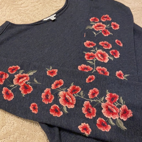 American Eagle Bell Sleeve Embroidered Crewneck XS - Picture 3 of 16